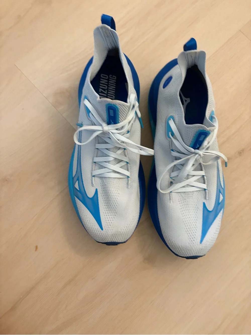 Women's Mizuno Neo Vista Road Running Shoes in size 10